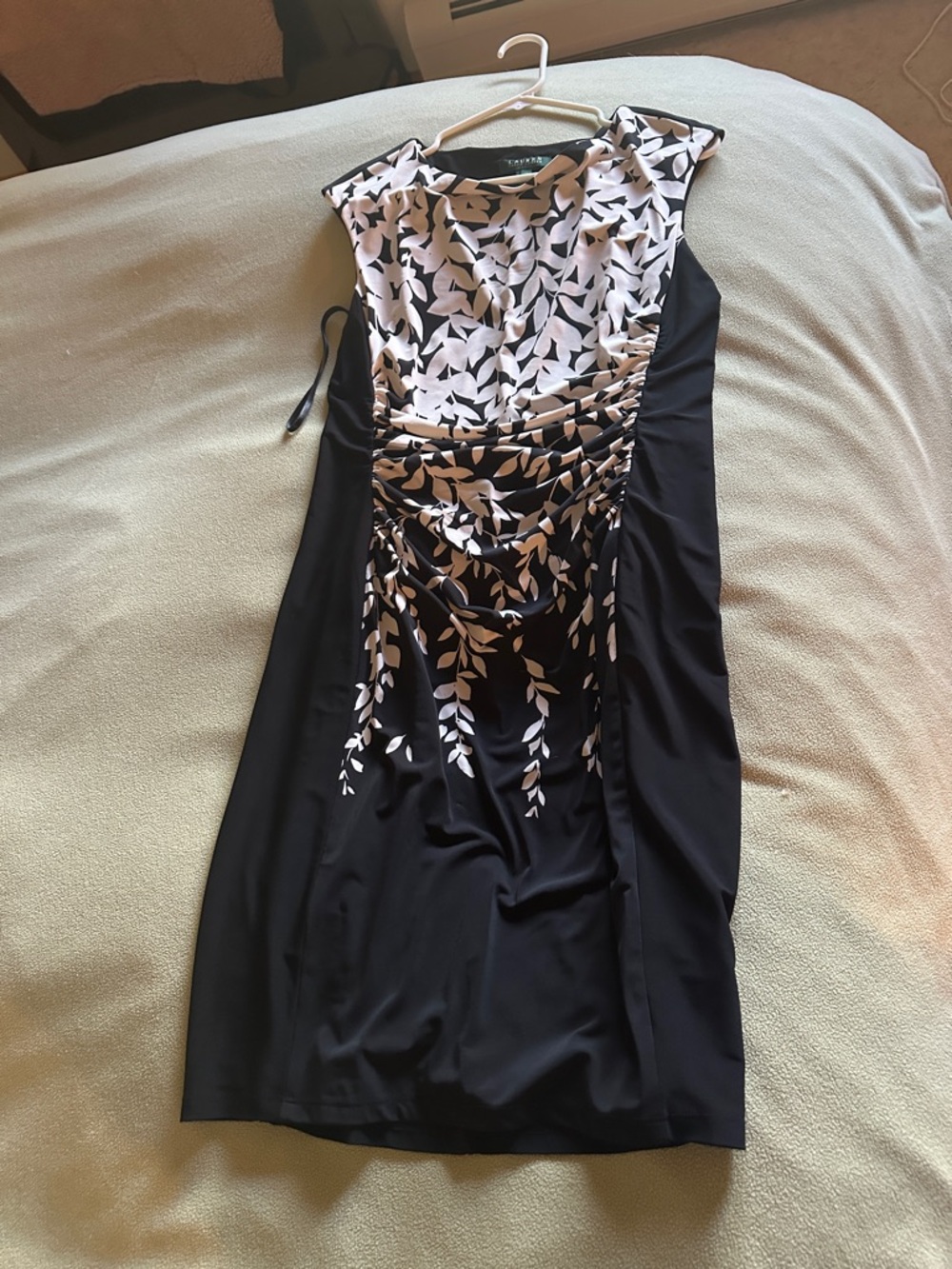 Dress - Picture 4 of 5